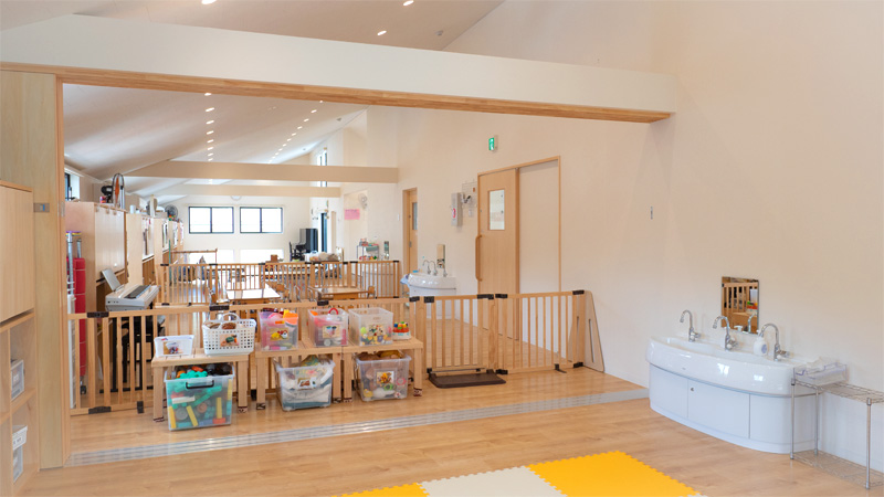 2階のお部屋は広いオープンスペースになっていて、どこからでも子どもたちの様子がよく見えます