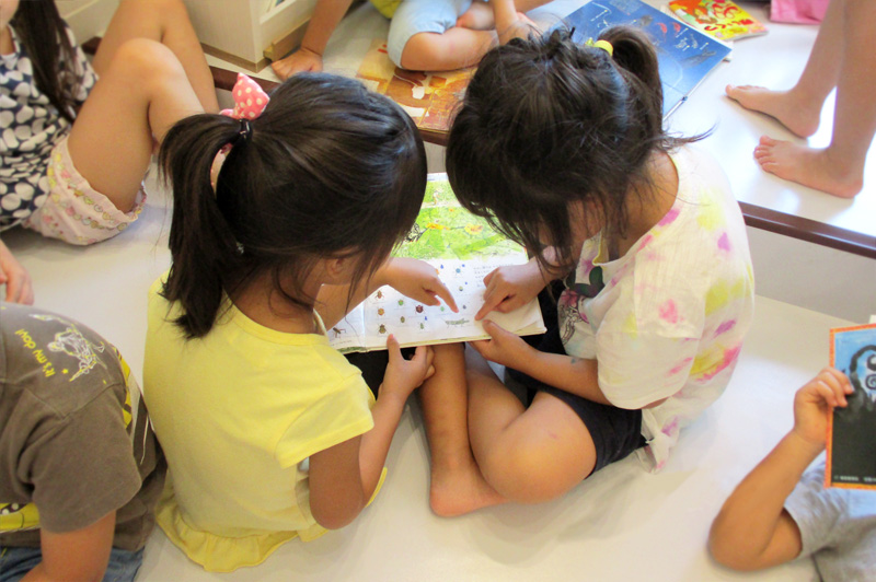 保育所は、お子さんが1日の長い時間を過ごすところですので、安心して毎日を暮らせるように、事前に必ずご見学をお願いします。